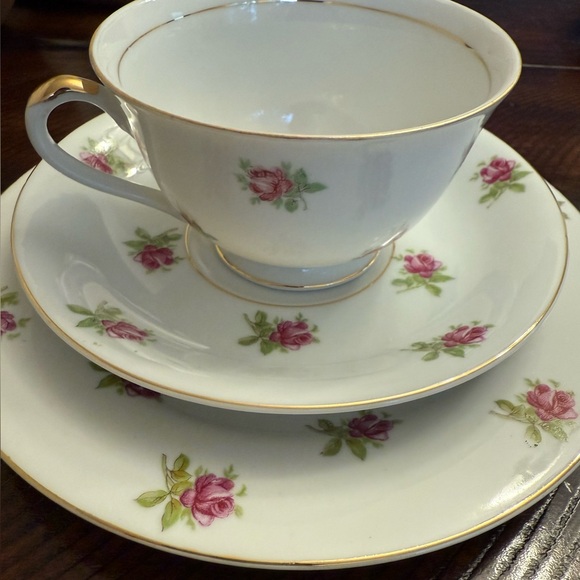 Vintage Spring Rose Teacup + Saucer • 6 pieces - Picture 6 of 11